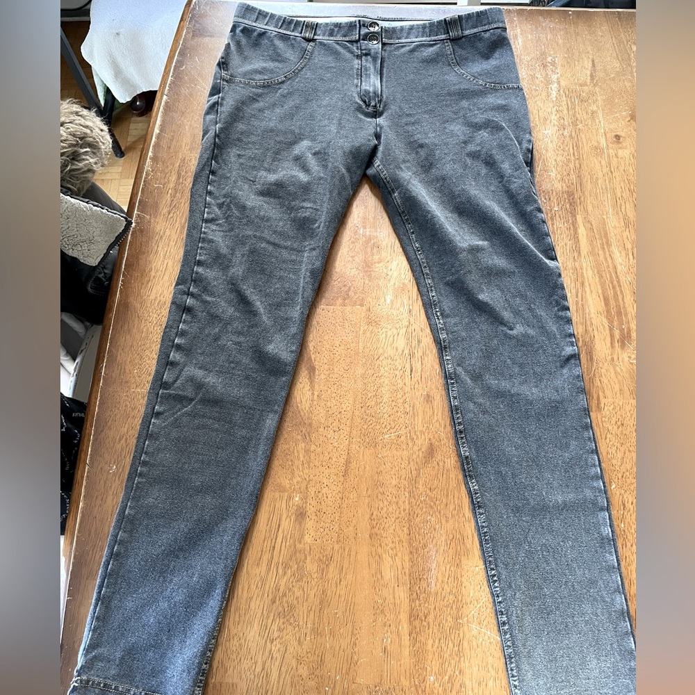 Booty lifting grey jeggings